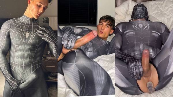 Spider man Levy Wilgen play dildo